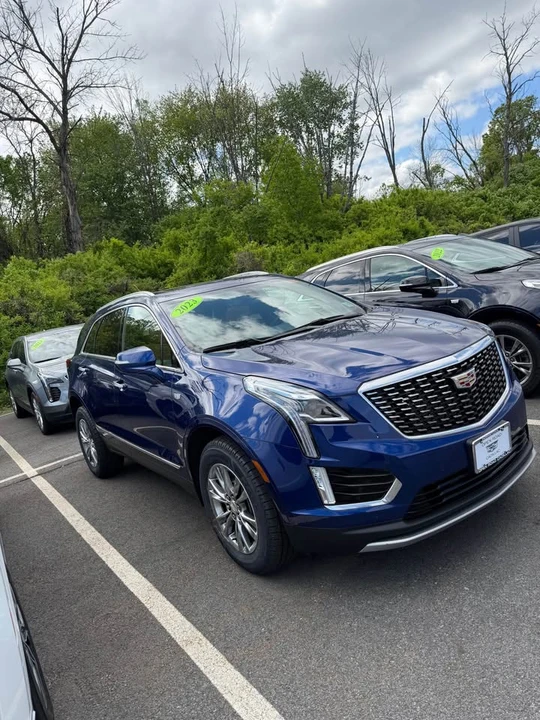 2023 Cadillac XT5 - Image 2 of 10