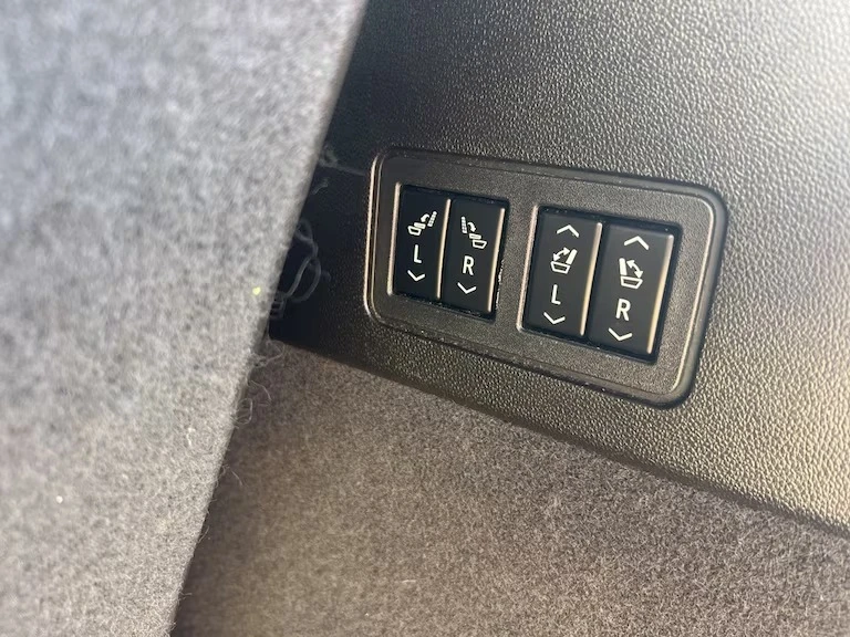 2023 Cadillac XT6 - Image 7 of 8
