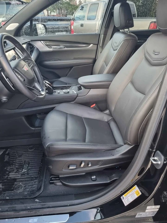 2023 Cadillac XT6 - Image 2 of 15