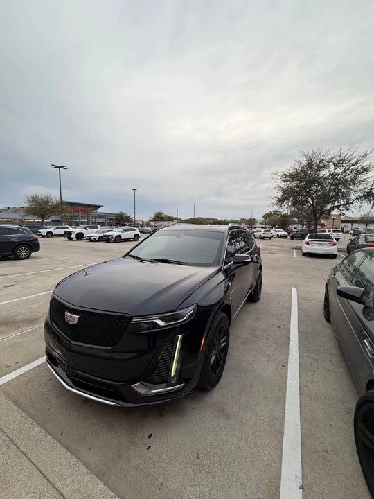 2023 Cadillac XT6 - Image 2 of 7