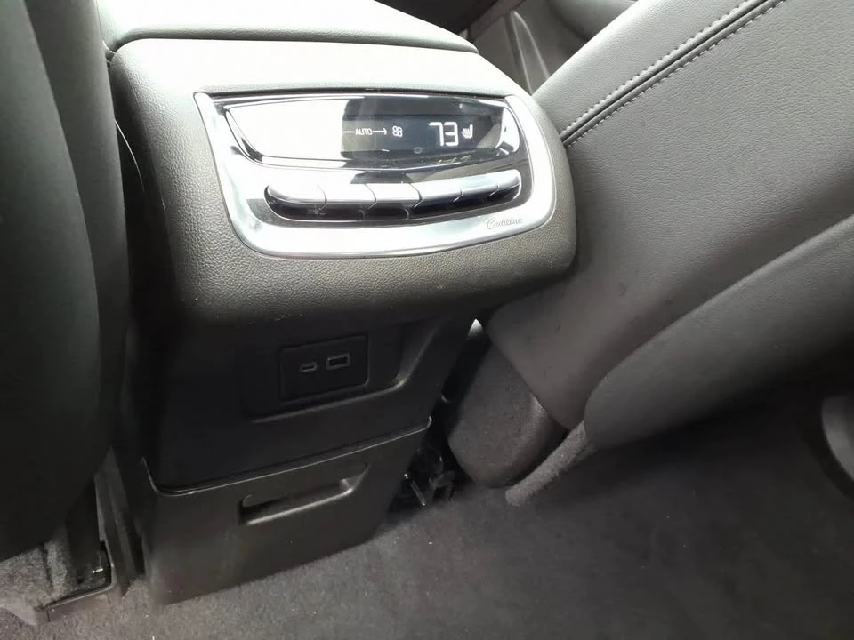 2023 Cadillac XT6 - Image 8 of 9