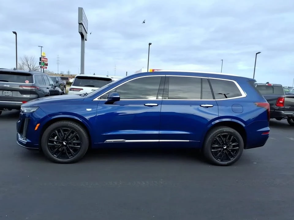 2023 Cadillac XT6 - Image 2 of 9
