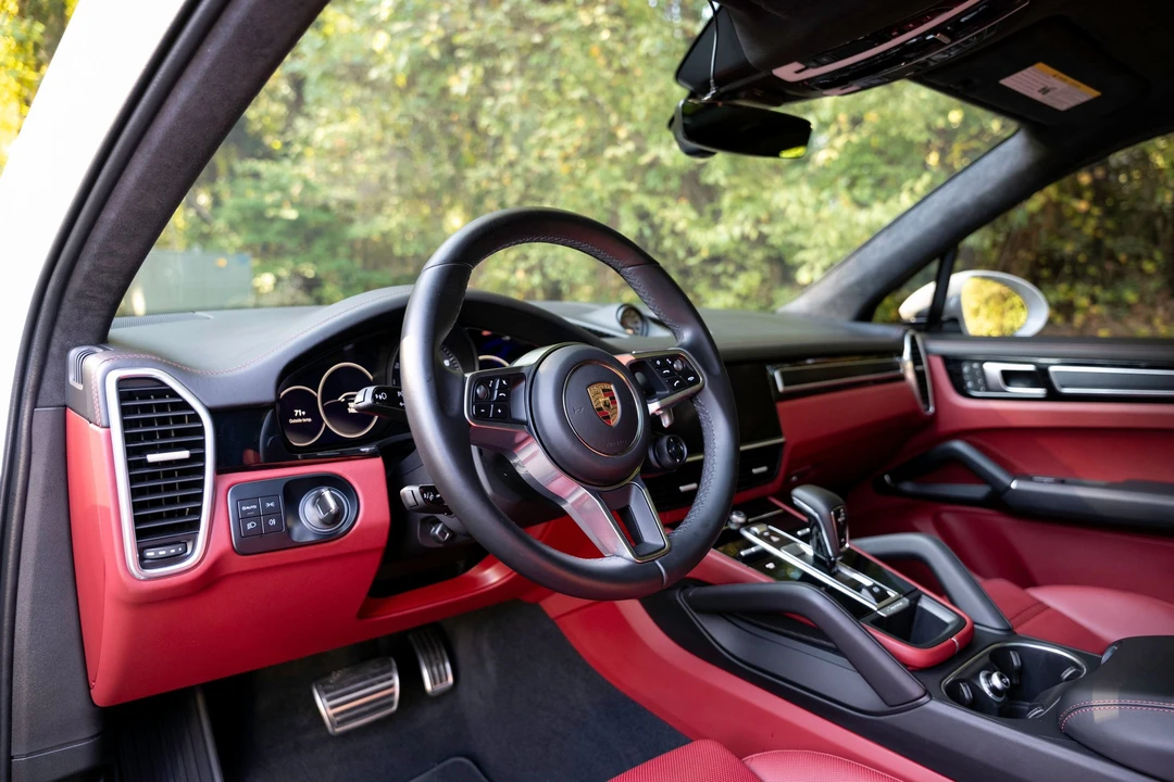 2023 Porsche 9Y0/9Y3 Cayenne GTS - Image 4 of 6
