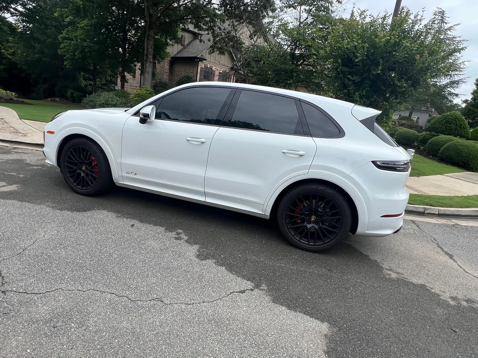 2023 Porsche 9Y0/9Y3 Cayenne GTS - Image 4 of 5
