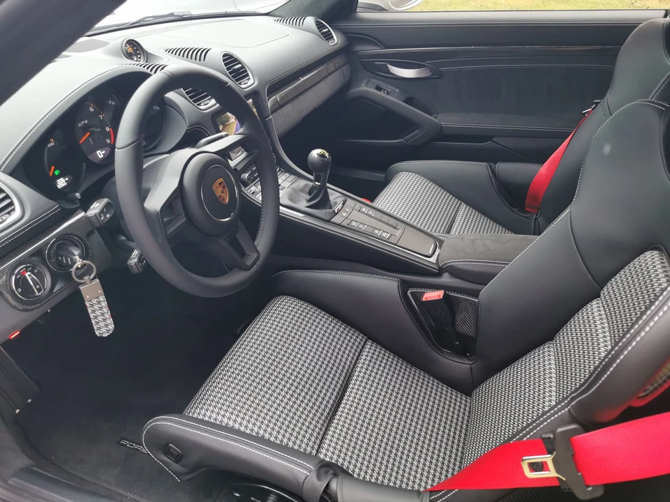 2023 Porsche 718 Cayman GT4 - Image 6 of 11