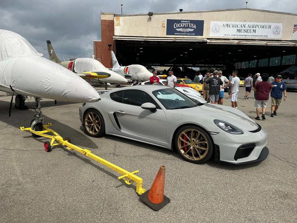 2023 Porsche 718 Cayman GT4 - Image 4 of 11