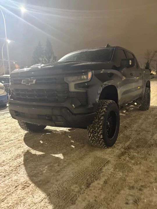 2023 Chevrolet Silverado 4th Gen - Image 2 of 18