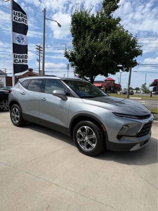 2023 Chevrolet Blazer - Image 2 of 5