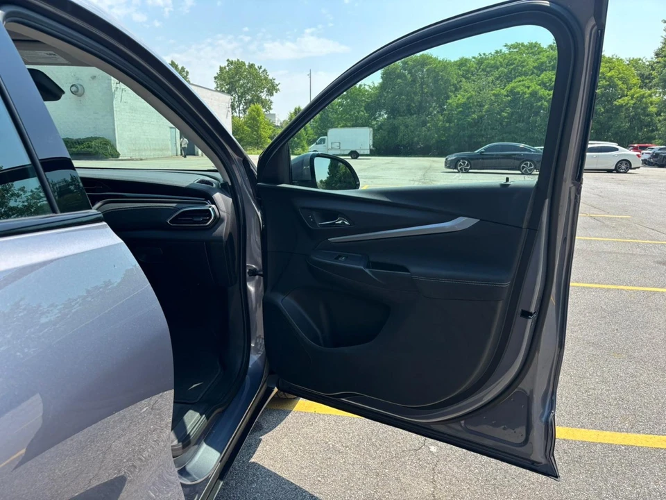 2023 Chevrolet - Image 18 of 21
