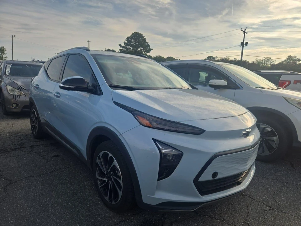 2023 Chevrolet - Image 2 of 6