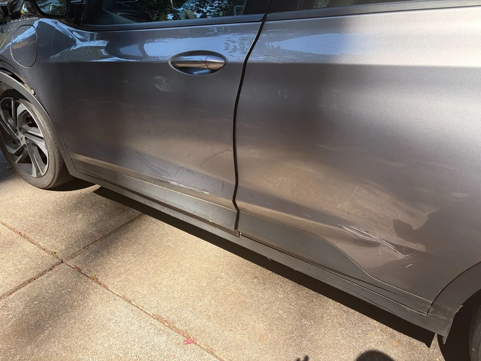 2023 Chevrolet - Image 3 of 8