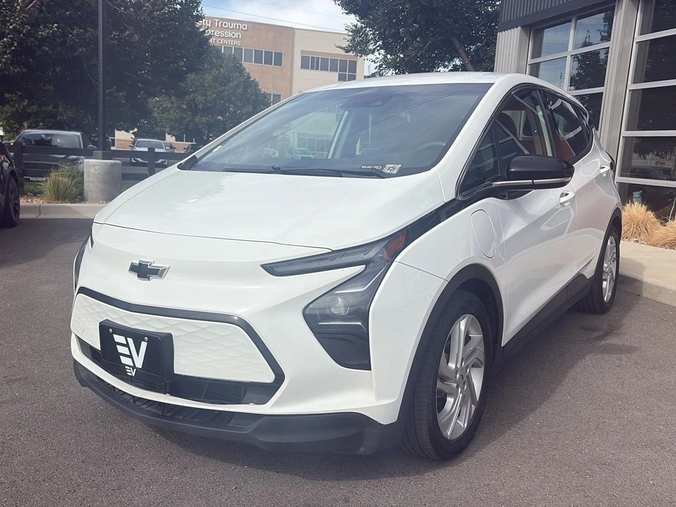 2023 Chevrolet - Image 4 of 12