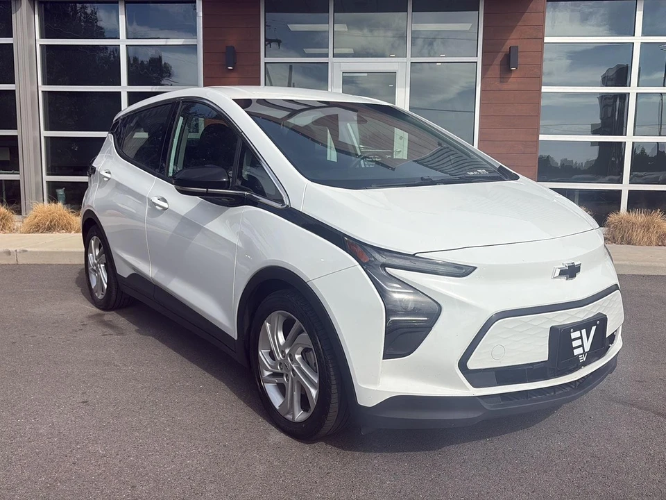 2023 Chevrolet - Image 2 of 12