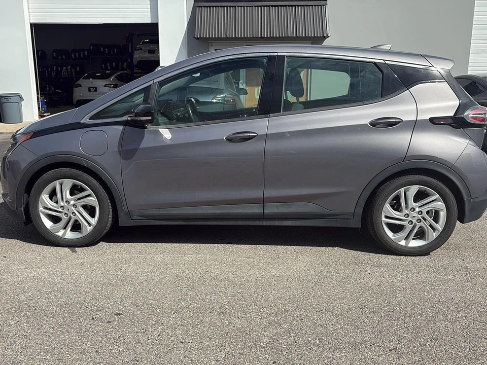 2023 Chevrolet - Image 4 of 10