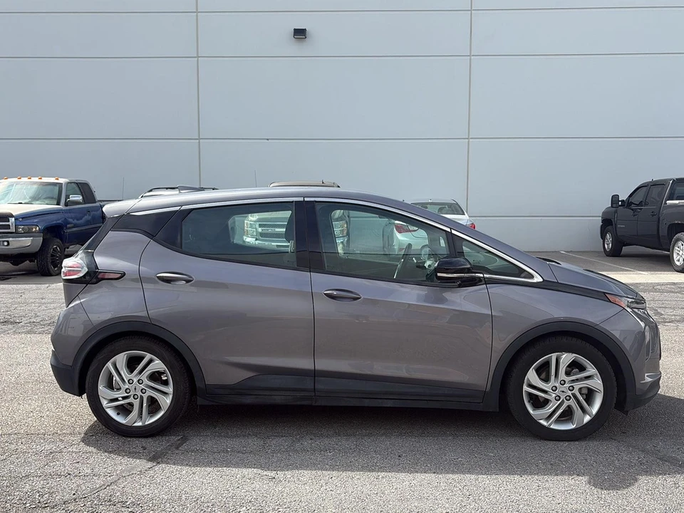 2023 Chevrolet - Image 8 of 10