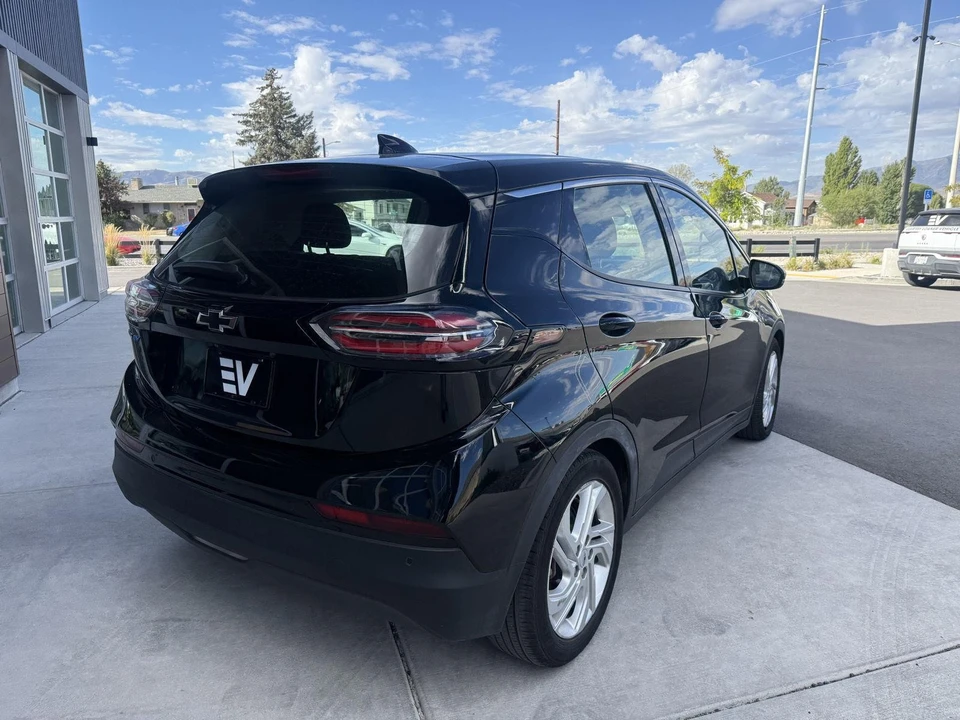 2023 Chevrolet - Image 4 of 7