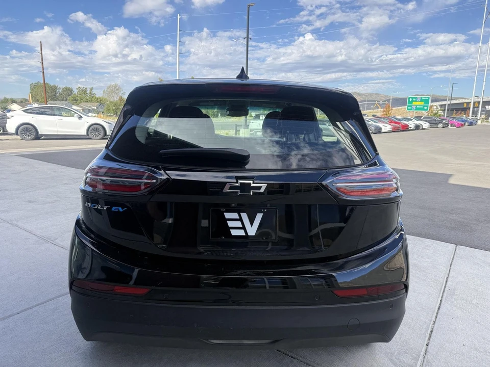 2023 Chevrolet - Image 3 of 7