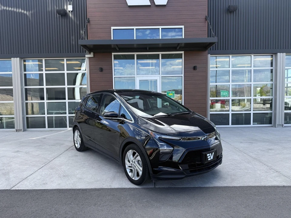 2023 Chevrolet - Image 2 of 7