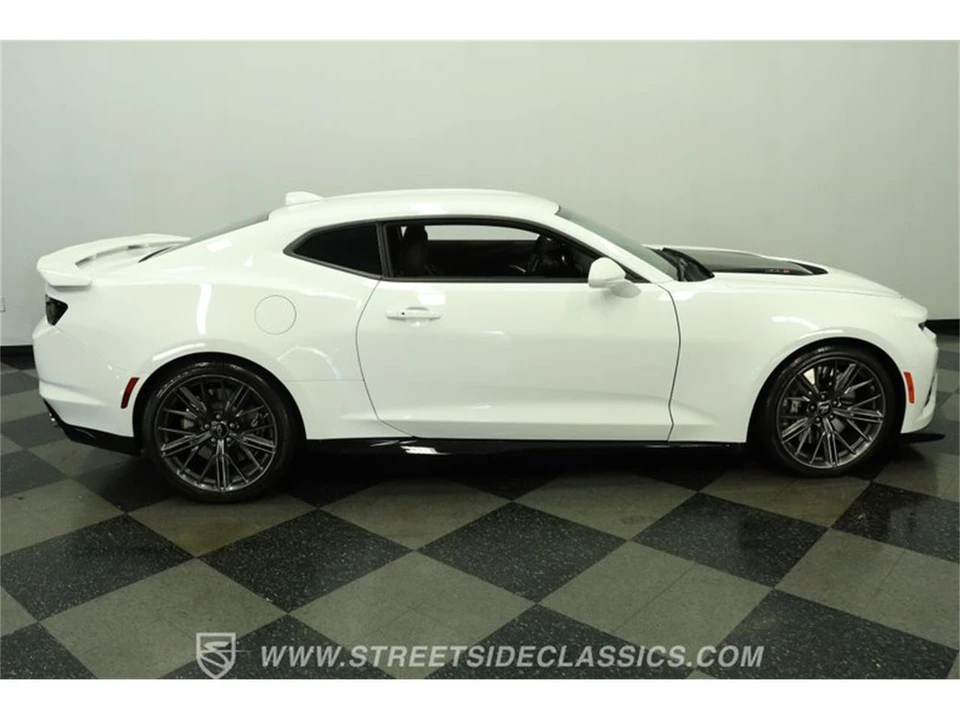 2023 Chevrolet Camaro 6th Gen - Image 13 of 31