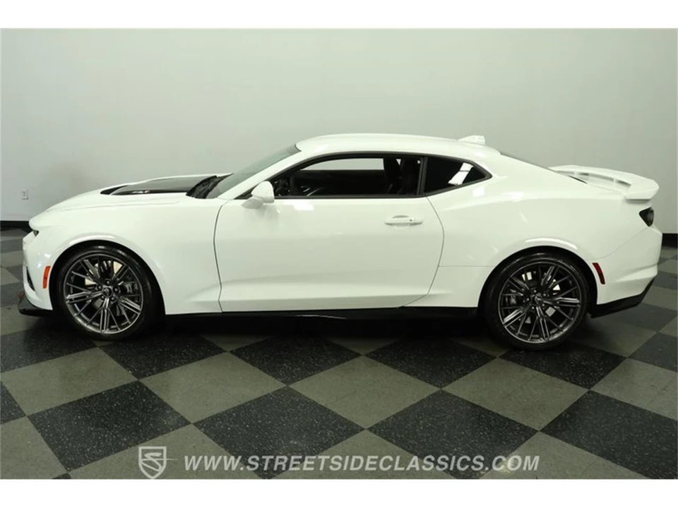 2023 Chevrolet Camaro 6th Gen - Image 2 of 31