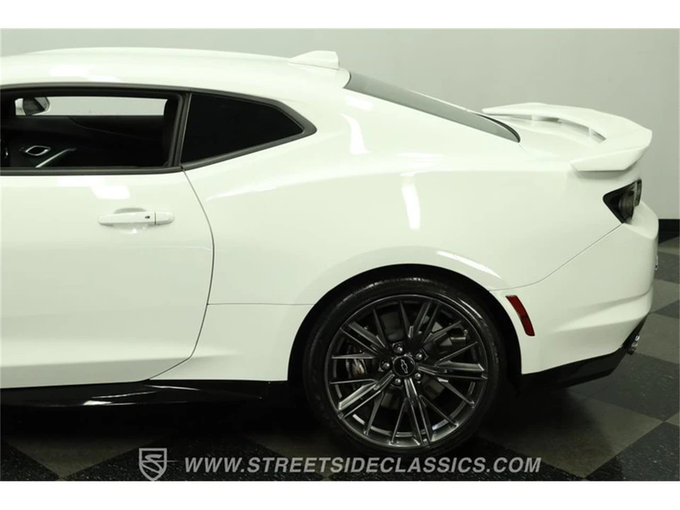 2023 Chevrolet Camaro 6th Gen - Image 24 of 31