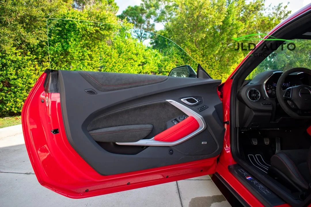 2023 Chevrolet Camaro ZL1 6th Gen - Image 24 of 31