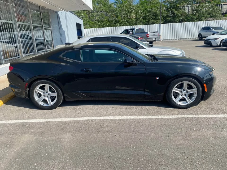 2023 Chevrolet Camaro - Image 2 of 4