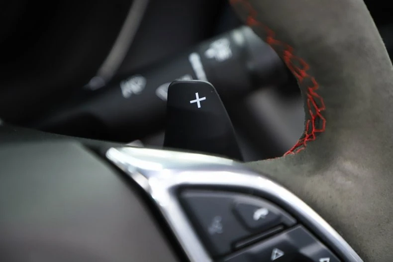 2023 Chevrolet Camaro ZL1 6th Gen - Image 27 of 31
