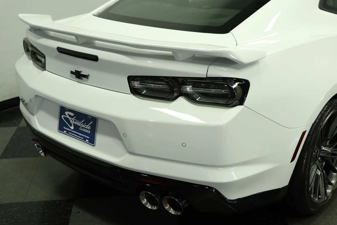 2023 Chevrolet Camaro ZL1 6th Gen - Image 25 of 31