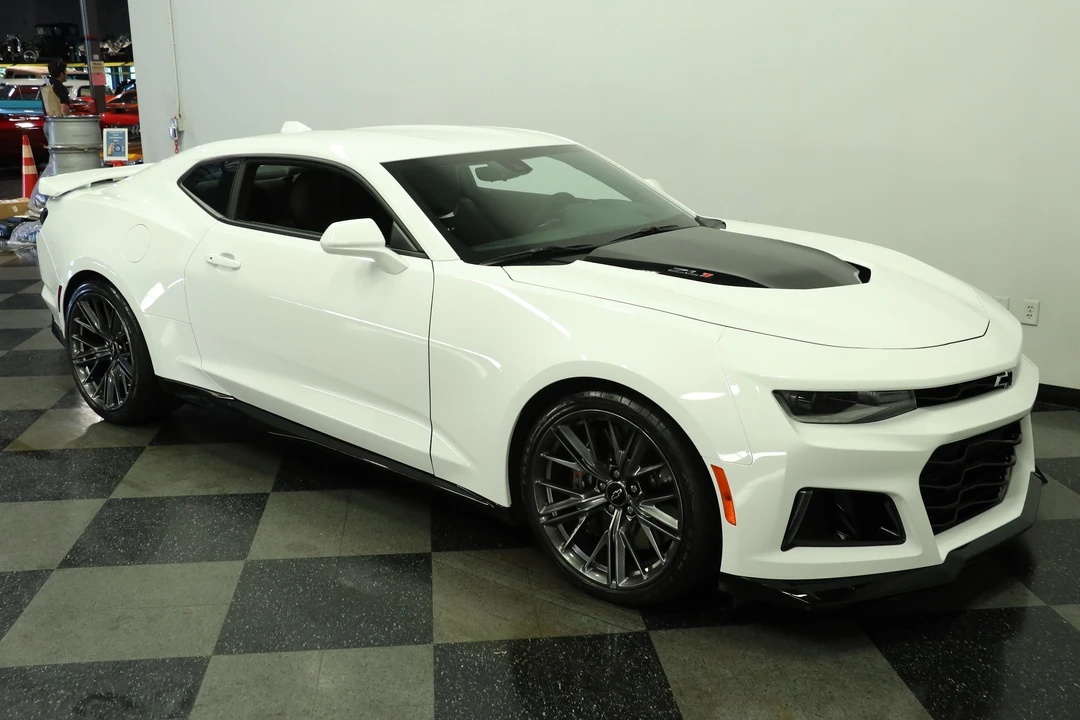 2023 Chevrolet Camaro ZL1 6th Gen - Image 14 of 31