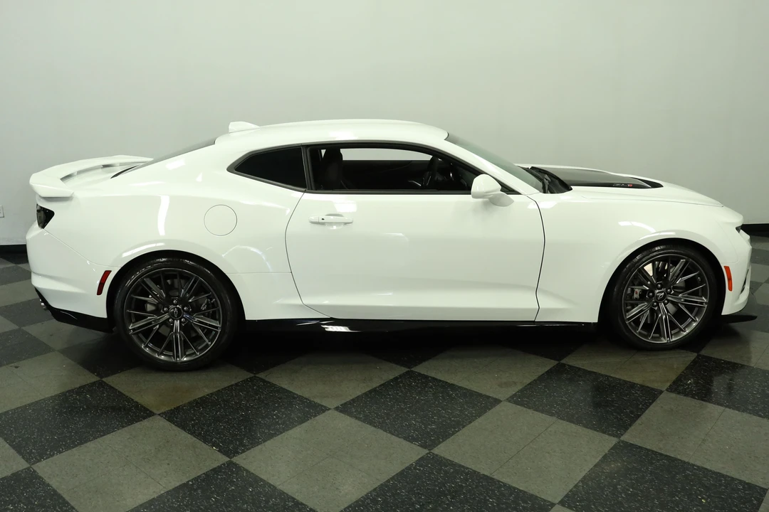 2023 Chevrolet Camaro ZL1 6th Gen - Image 13 of 31