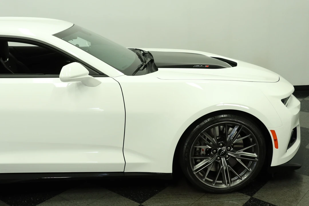 2023 Chevrolet Camaro ZL1 6th Gen - Image 29 of 31