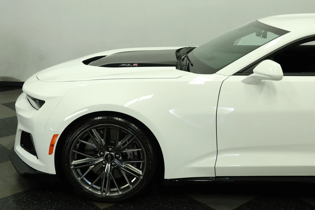 2023 Chevrolet Camaro ZL1 6th Gen - Image 23 of 31