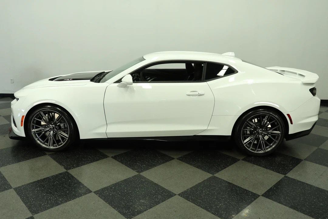 2023 Chevrolet Camaro ZL1 6th Gen - Image 2 of 31