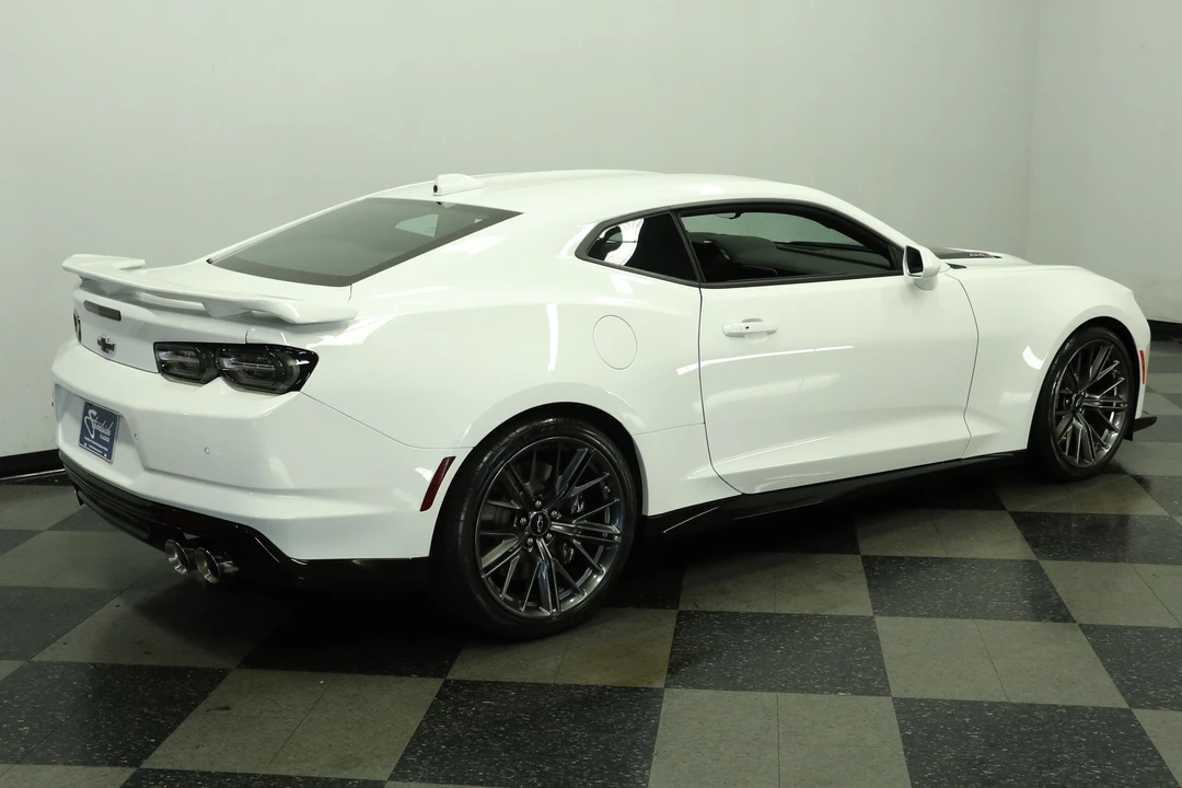 2023 Chevrolet Camaro ZL1 6th Gen - Image 12 of 31