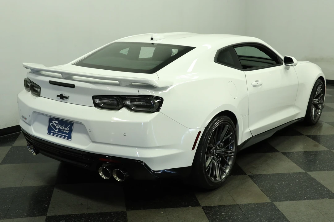2023 Chevrolet Camaro ZL1 6th Gen - Image 11 of 31