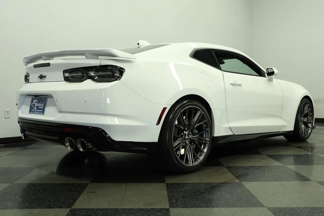 2023 Chevrolet Camaro ZL1 6th Gen - Image 26 of 31