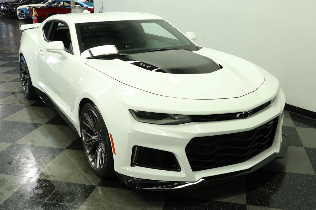 2023 Chevrolet Camaro ZL1 6th Gen - Image 15 of 31