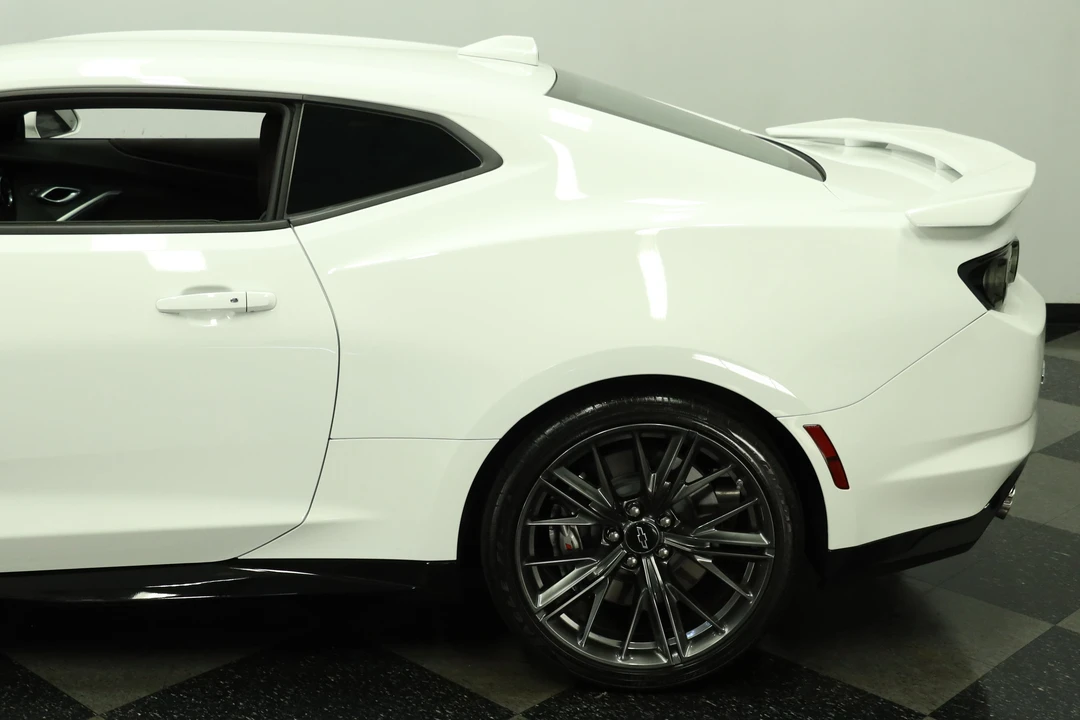2023 Chevrolet Camaro ZL1 6th Gen - Image 24 of 31