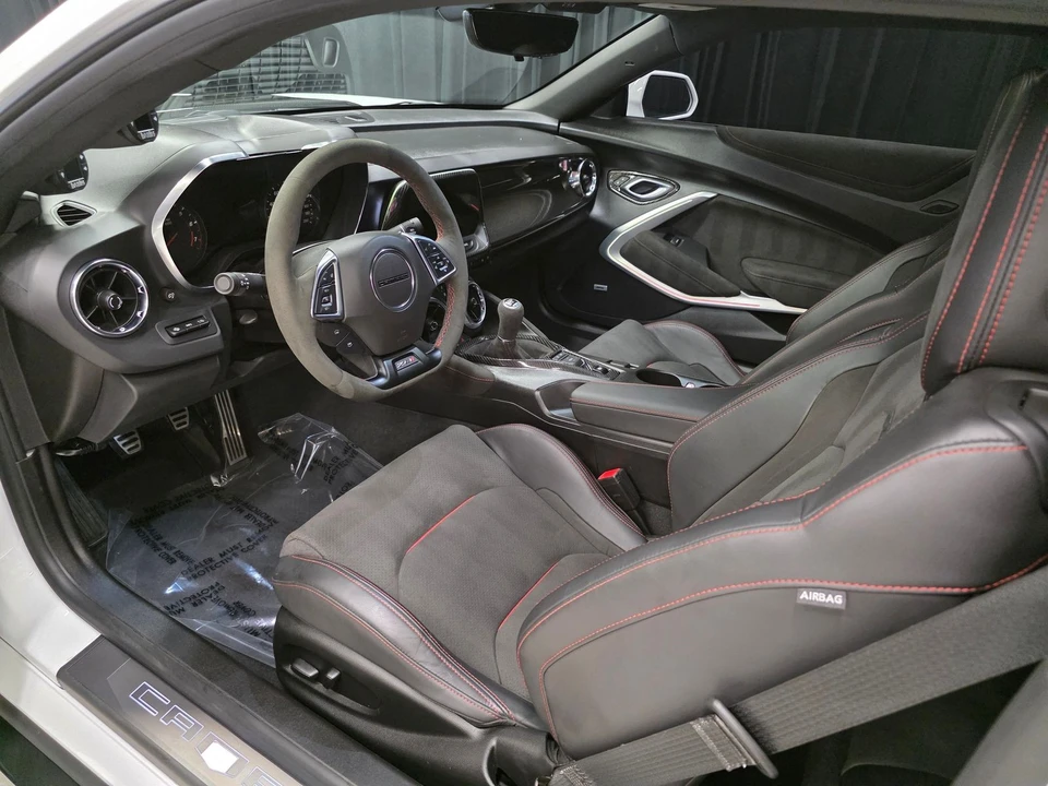 2023 Chevrolet Camaro ZL1 6th Gen - Image 24 of 31