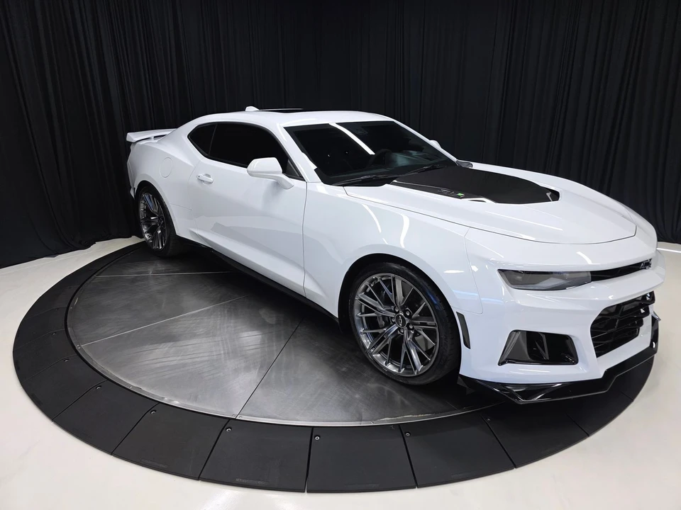 2023 Chevrolet Camaro ZL1 6th Gen - Image 17 of 31