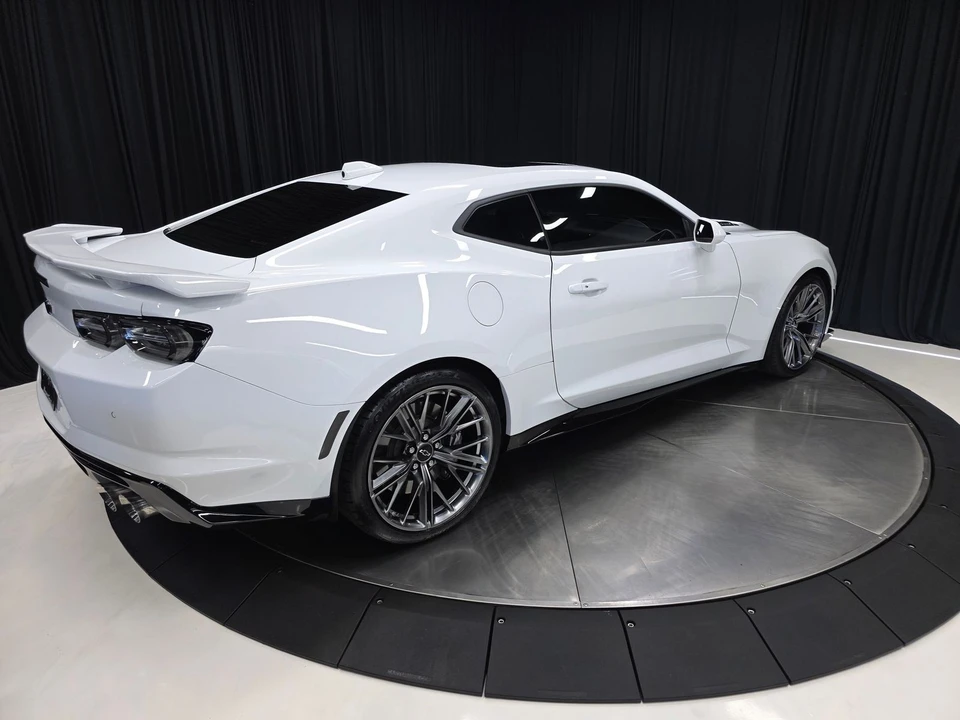2023 Chevrolet Camaro ZL1 6th Gen - Image 15 of 31
