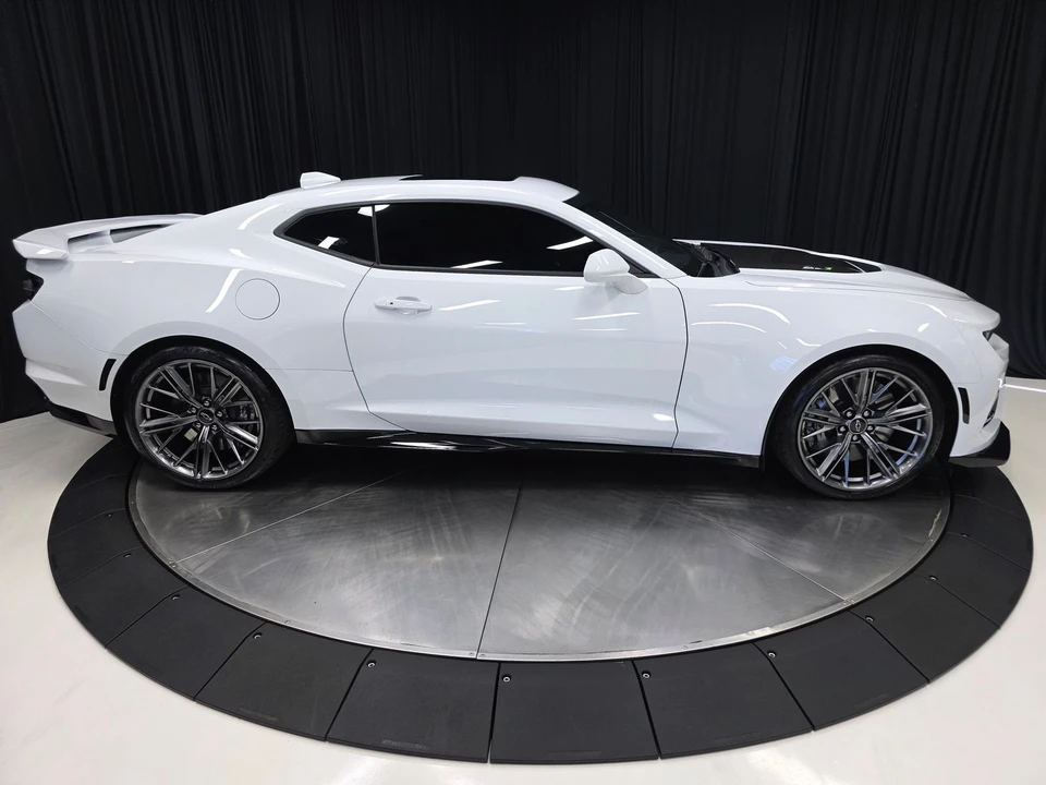 2023 Chevrolet Camaro ZL1 6th Gen - Image 16 of 31