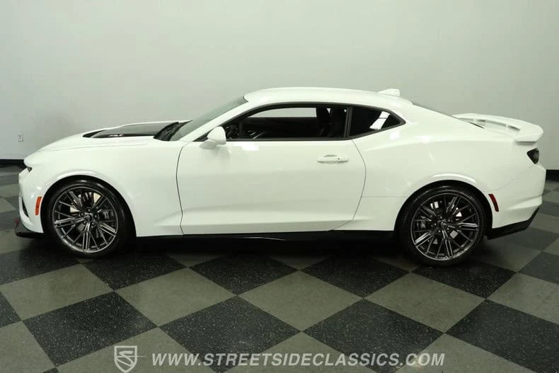 2023 Chevrolet Camaro ZL1 6th Gen - Image 2 of 29
