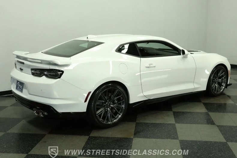 2023 Chevrolet Camaro ZL1 6th Gen - Image 8 of 29