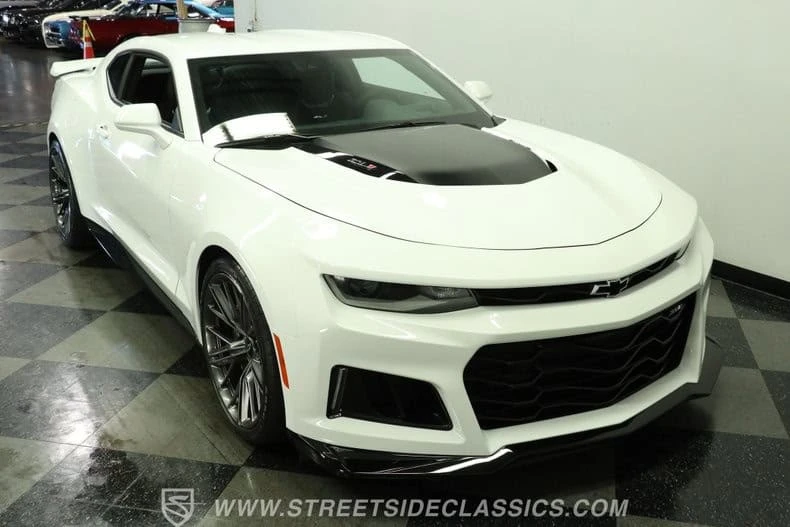 2023 Chevrolet Camaro ZL1 6th Gen - Image 13 of 29