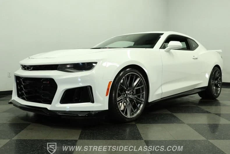 2023 Chevrolet Camaro ZL1 6th Gen - Image 10 of 29