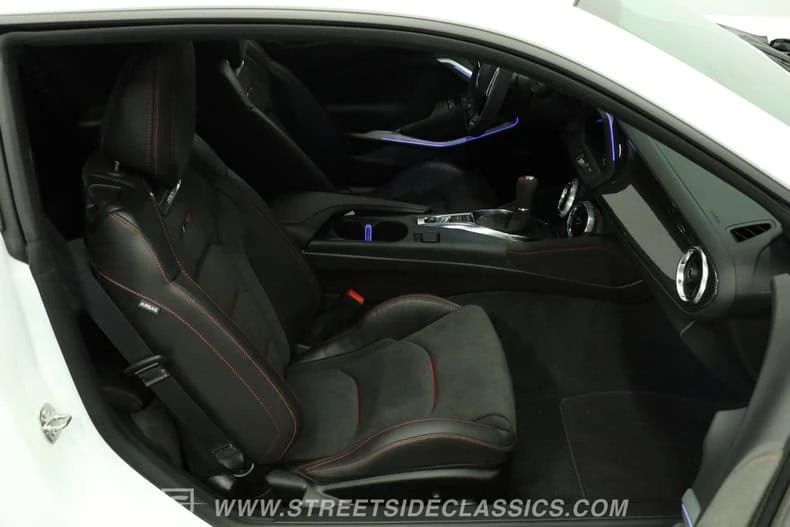 2023 Chevrolet Camaro ZL1 6th Gen - Image 25 of 29