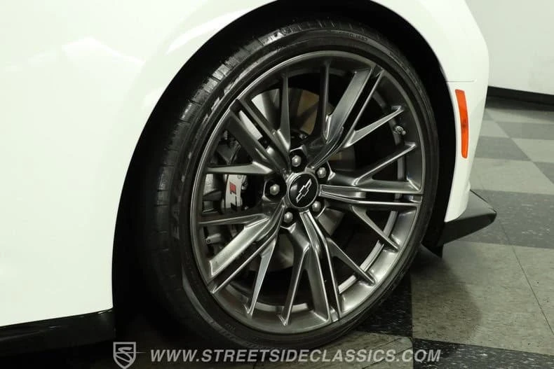 2023 Chevrolet Camaro ZL1 6th Gen - Image 27 of 29