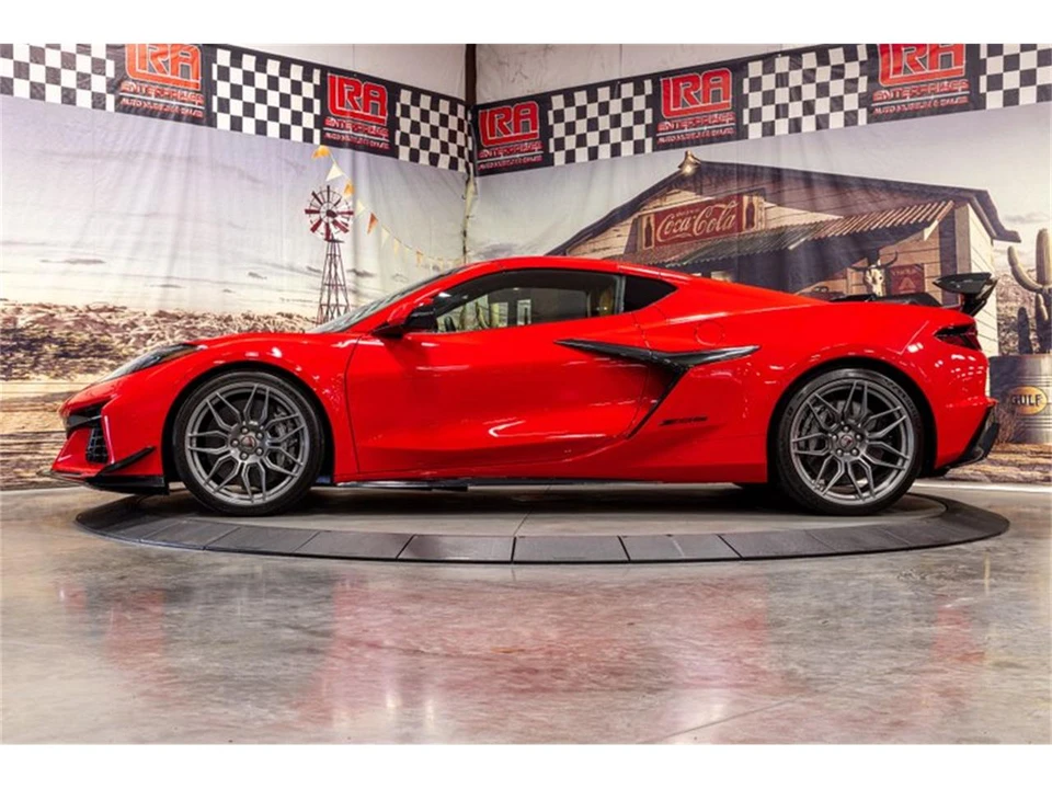 2023 Chevrolet Corvette C8 - Image 8 of 31